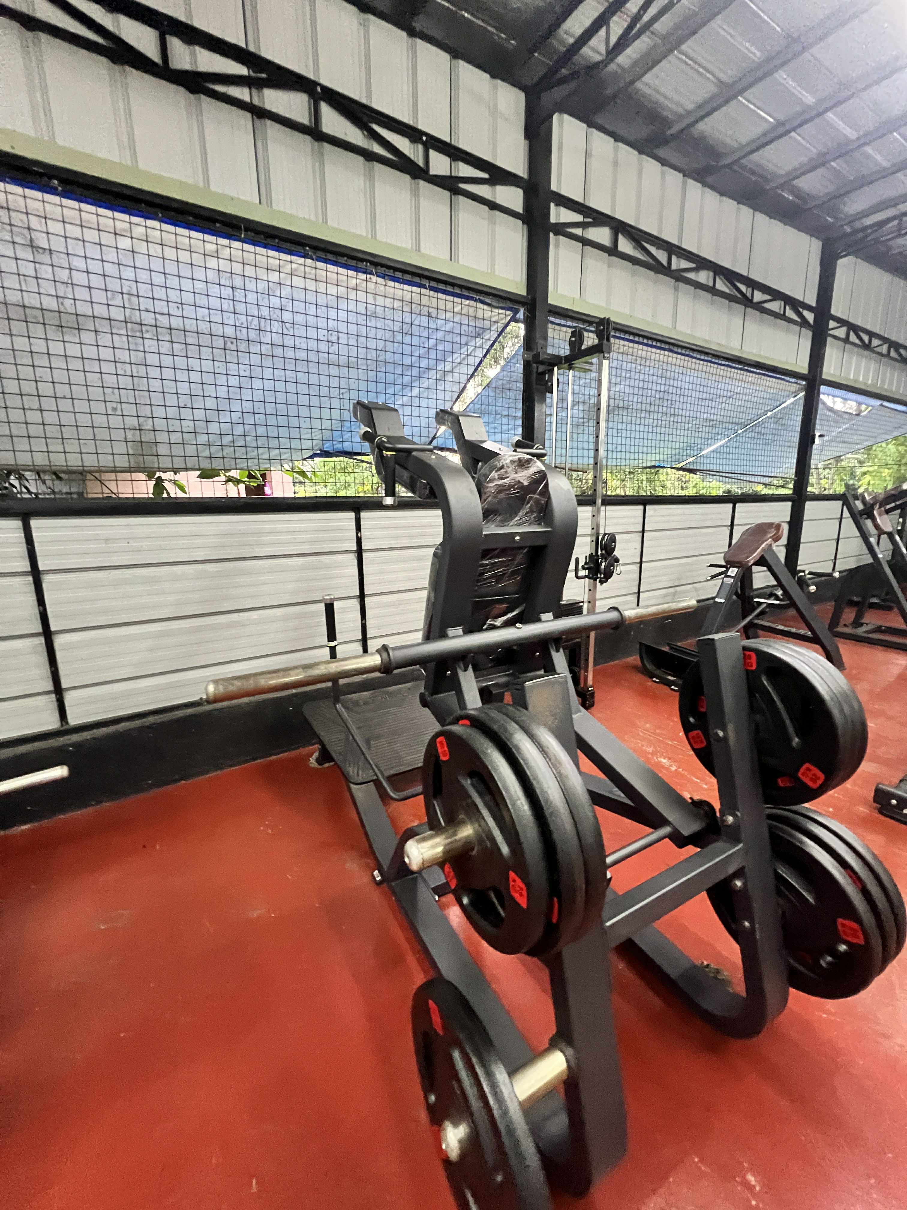 hack-squat-machine